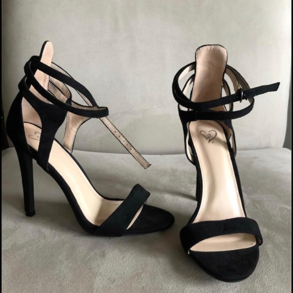 WINDSOR black heels